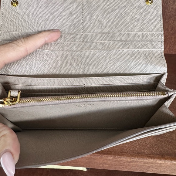 Prada monochrome Saffiano Leather Continental Wallet - Picture 8 of 9